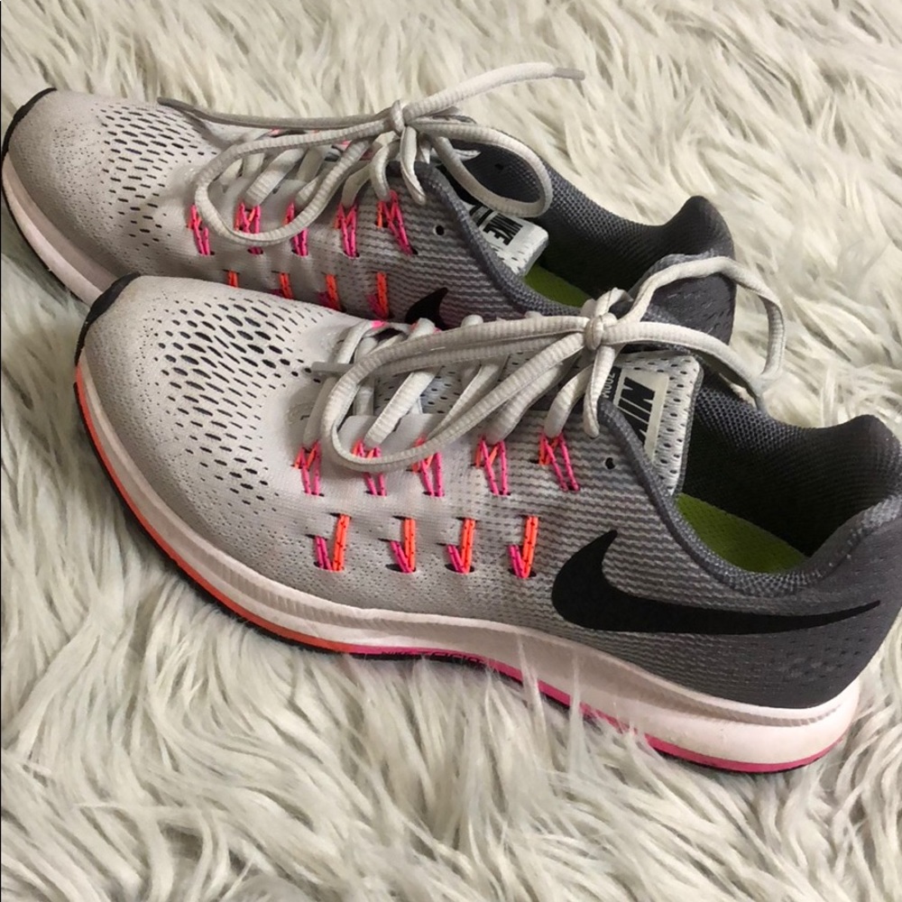 Women’s Nike Zoom Pegasus 33 (size 7.5)
